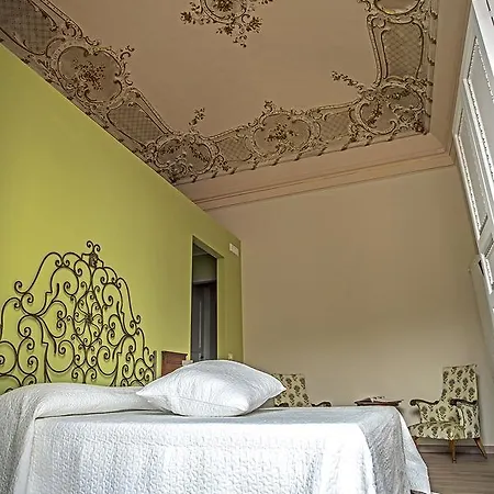 Acanthus Bed & Breakfast 3*