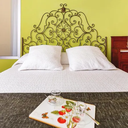 Acanthus 3* كاتانيا